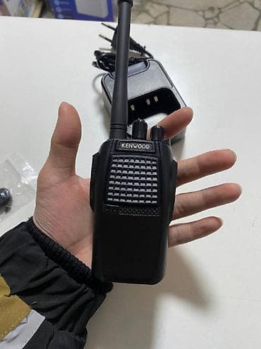 Портативная рация Kenwood TK-520S+ — это мощная UHF FM радиостанция