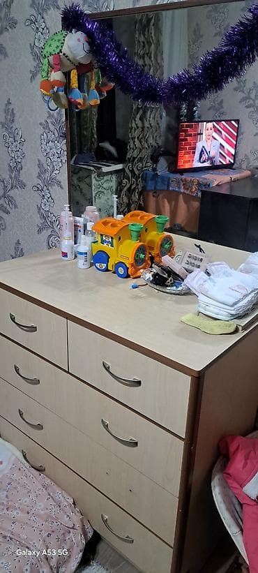 Балдар эмереги: Кийим үчүн комод, Колдонулган, Күзгүсү менен, түсү - Саргыч боз, Өзү алып кетүү — 1