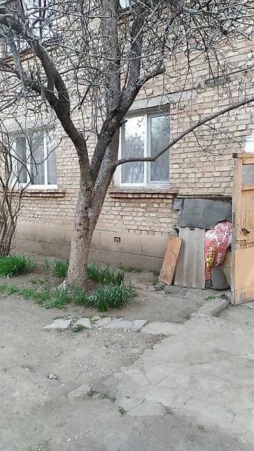 продаю или менаю: 2 комнаты, 42 м², Хрущевка, 1 этаж, Старый ремонт — 1