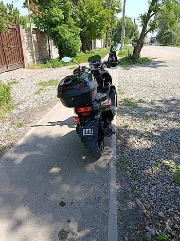 Скутерлер: Скутер/мопед 50–150 см³ класса “ADV” в черном цвете. в хорошем — 2