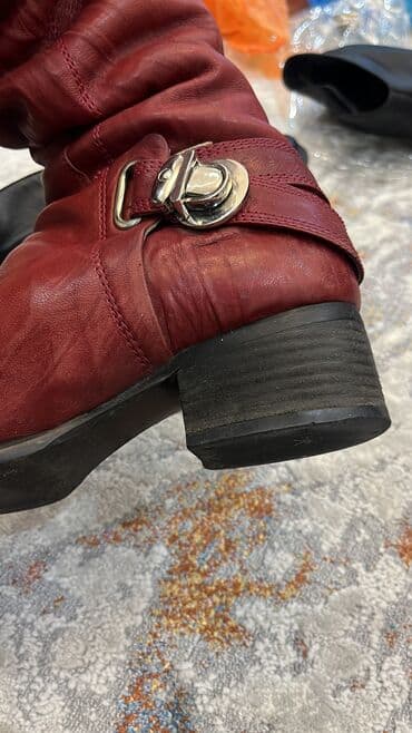 срочно продаю в связи с переездом: Продаю сапоги кожаные зима натур мех, кашемировое пальто, батильоны — 3