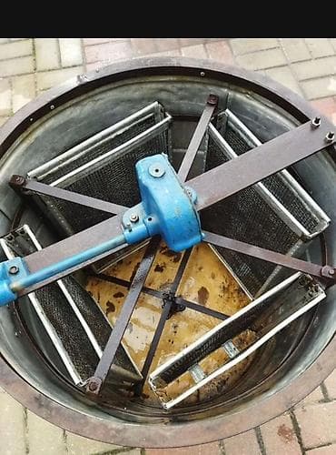 Медогонка ручная радиальная, на 4рамка - Тип: радиальная медогонка с