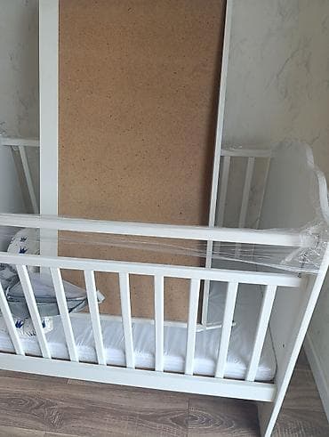 Детский мир: Детский комплект: кроватка, шезлонг-качалка и ходунки - Кроватка — 3