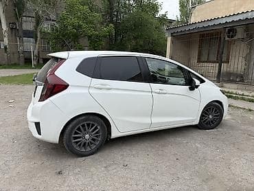 Honda Fit: 2016 г., 1.5 л, Вариатор, Бензин, Хэтчбэк — 4