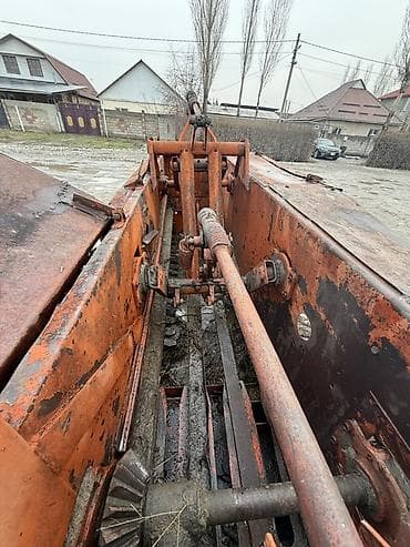 погрузчик тюков: Продаю пресс подборщик Кыргызстан Привазной 7зуб в Бишкеке — 5