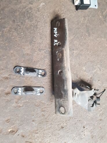 Mazda MPV 2003, петля сдвижной двери, Мазда МПВ 2003. задний