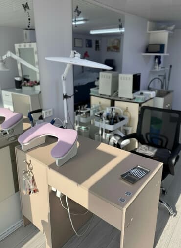 поль дом: Сдаю маникюрный стол в аренду! 📍 Новопавловка, людное место Стол — 1