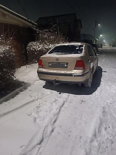 Volkswagen Bora: 2001 г., 1.6 л, Механика, Бензин, Седан