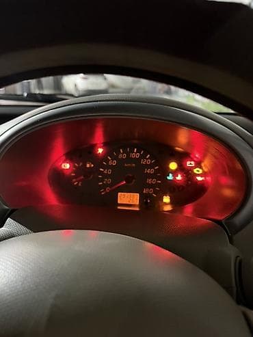 mini kuper: Nissan March: 2003 г., 1.4 л, Автомат, Бензин, Хэтчбэк — 10