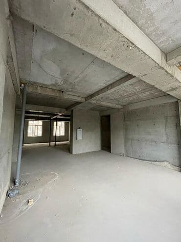 ниже рыночных: Продаю Магазин В жилом доме, 162 м², ПСО (под самоотделку), Утеплен, 1 этаж — 10