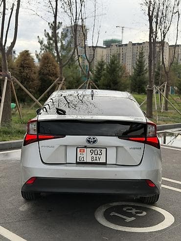 hongqi ehs9: Toyota Prius: 2022 г., 1.8 л, Вариатор, Гибрид, Лифтбек — 6