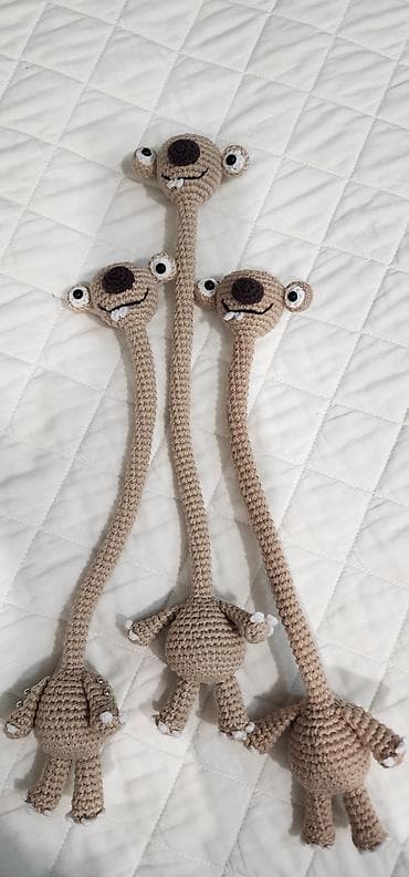 вешилки для одежды: Вязаная крючком игрушка «Ленивец» из мягкого хлопкового шнура — 3