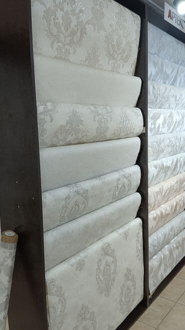 приданное: Рулоны обоев с классическим узором "дамаск" в светлых тонах идеально — 2