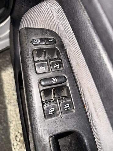 Продажа авто: Volkswagen Golf: 1999 г., 2 л, Механика, Бензин, Хэтчбэк — 8