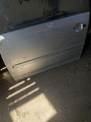 w211 e500: Гольф 5, левая — 1