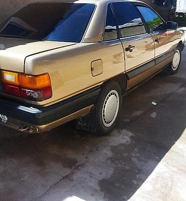 аудио касета: Audi 100: 1984 г., 2.2 л, Седан — 1