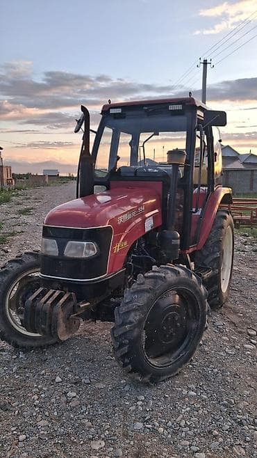 мотор авто: Колесный трактор с кабиной, полный привод 4x4. Серия на борту: 554 — 2