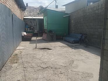 Продаётся земельный дом. 2 сотика. 2 комнаты,1 веранда. газ,свет,вода
