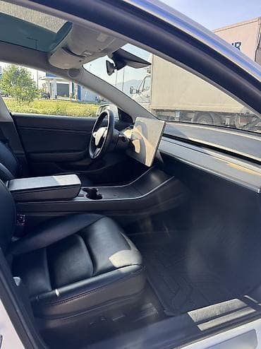 Tesla: Tesla Model 3: 2020 г., Электромобиль — 7