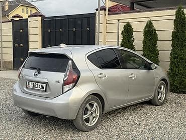 тойота приус с: Toyota Prius C: 2015 г., 1.5 л, Автомат, Гибрид, Лифтбек — 6