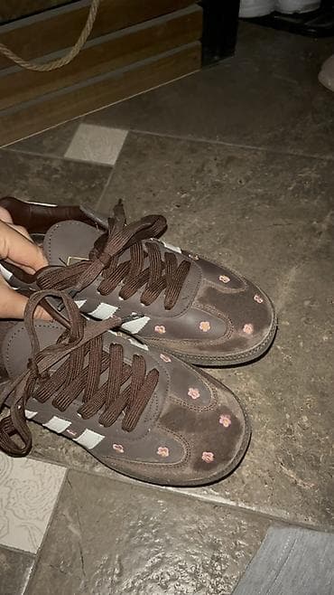 Кроссовки, 39.5, 39, Adidas, Новый, цвет - Коричневый, Бесплатная доставка