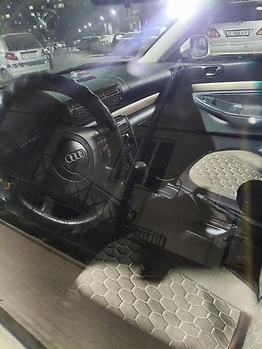 аудио касета: Audi A4: 2000 г., 1.8 л, Автомат, Бензин, Седан — 3