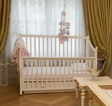 тумбочку в детскую: Детская кроватка с маятниковым механизмом - Классическая модель в — 2