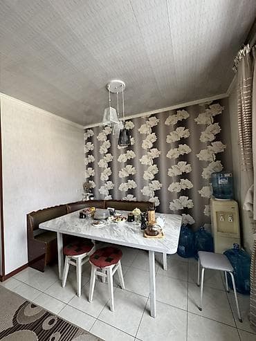хата цум: 160 м², 6 комнат — 5