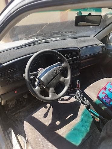 Унаа: Volkswagen Golf: 1994 г., Кол менен иштөөчү, Хетчбек — 2
