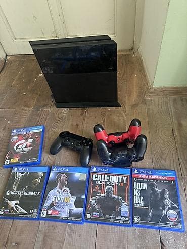 Игровой комплект PlayStation 4 с играми и двумя геймпадами. Состав