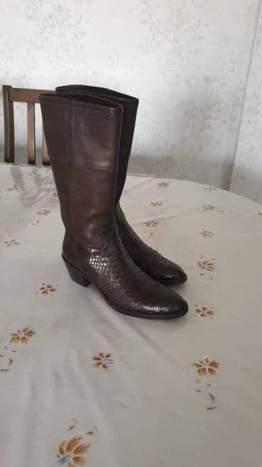 Продаю Итальянские сапожки.
Новые. Размер 37-39. Кожа