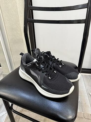 Кроссовки от лининг оргинал В отличном состоянии Покупала за 5500