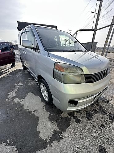 Toyota: Toyota Voxy: 2002 г., 2 л, Автомат, Бензин, Минивэн — 2