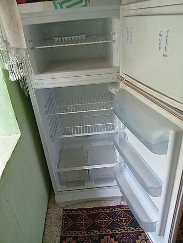 шейный машины: Холодильник Indesit, двухкамерный, классический белый. - Верхняя — 1