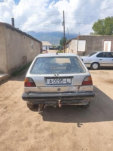 Унаа: Volkswagen Golf: 1989 г., 1.8 л, Кол менен иштөөчү, Бензин, Хетчбек — 4