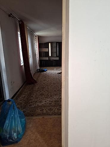 Сдаётся небольшое жилое помещение с отдельным входом. Планировка и