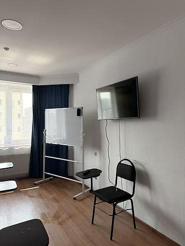 ижарага комната: Кабинет Курстар үчүн Бизнес борборунда, 25 м², Ортоңку кабат, Саатына, Жабдуулары менен — 2