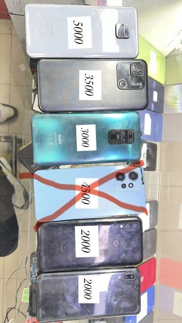 Смартфоны на выбор (видно на фото, модели линейки Redmi и Samsung)