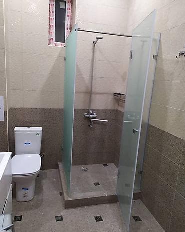 Терезелер жана комплектөөчүлөр: Угловая душевая перегородка с матовым стеклом - обязательный элемент — 5