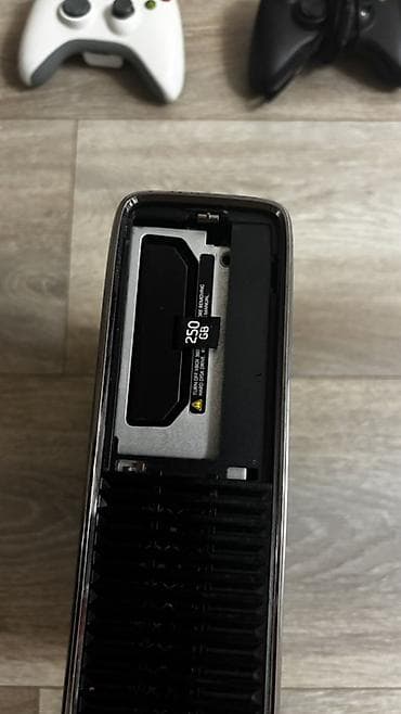 game controller: Игровая приставка Xbox 360 S (Slim) черного цвета. Прошитый. Стоит — 3