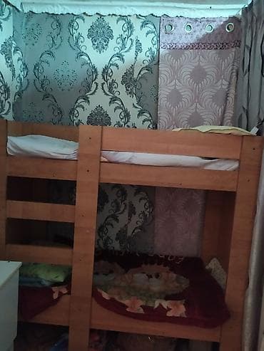 Двухъярусная кровать из массива/ЛДСП светлого оттенка.звонить только