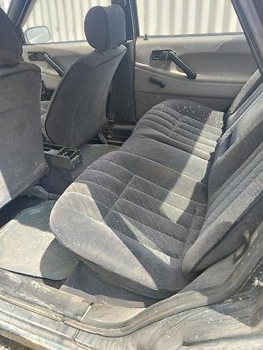 осень весна: Volkswagen Passat: 1991 г., Седан — 6
