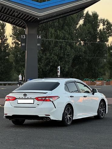 Toyota Camry: 2018 г., 2.5 л, Автомат, Бензин, Седан — 4