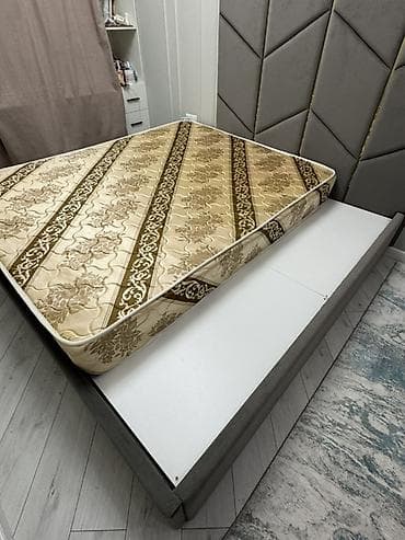160: Двуспальная кровать, Б/у, С ящиком для хранения, длина - 190 см — 3