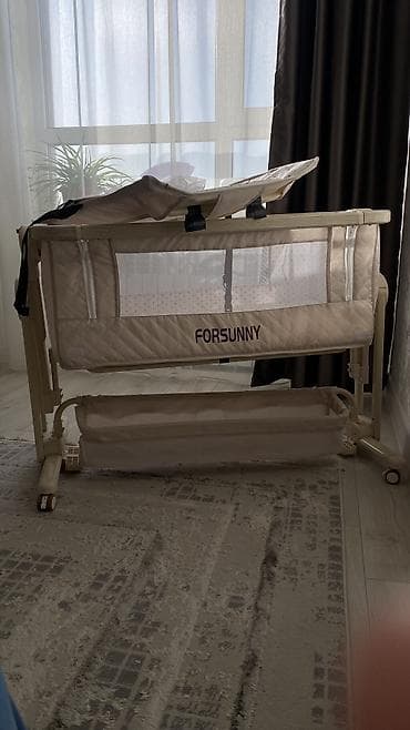 Лакокрасочные материалы: Манеж-кровать, Б/у, Раскладной, Пластик — 1