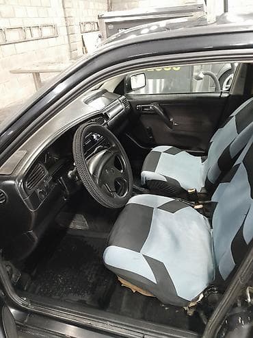 Volkswagen Vento: 1993 г., 1.8 л, Механика, Бензин, Седан — 7