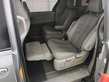 sprinter 2008: Toyota Sienna: 2011 г., 3.5 л, Автомат, Бензин, Минивэн — 4