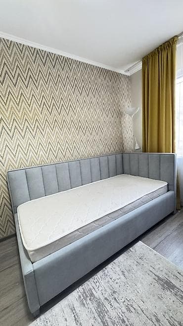 угловая: Односпальная кровать, Б/у, С мягкой обивкой, длина - 200 см — 1