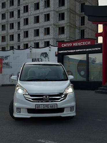 Honda Stepwgn: 2005 г., 2 л, Газ, Минивэн