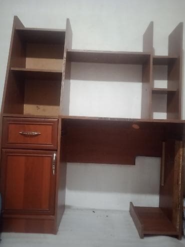 стул с подставкой для письма: Компьютерный стол, С полками — 1